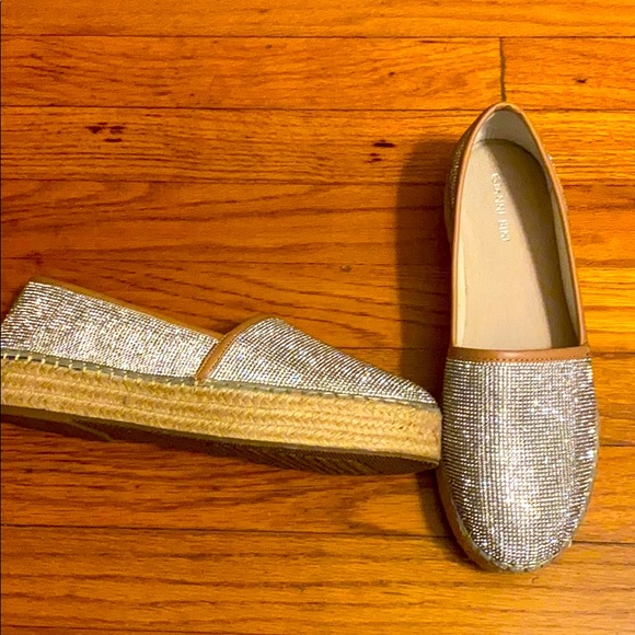 New wedged, sliver  rhinestones  ....Sz 9 1/2 M - Picture 2 of 3